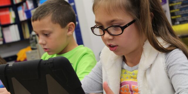 Česko se nově zapojí do projektu na podporu finanční gramotnosti mladých