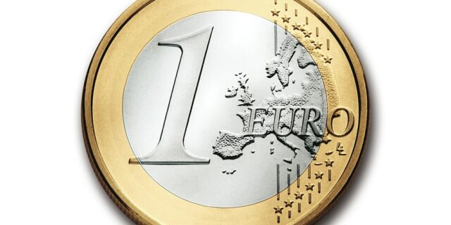 Politickou diskusi o přijetí eura kvitují Rusnok i Tůma