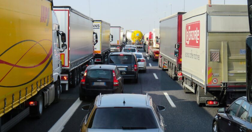 Na opravu dálnic by měly víc přispívat kamiony