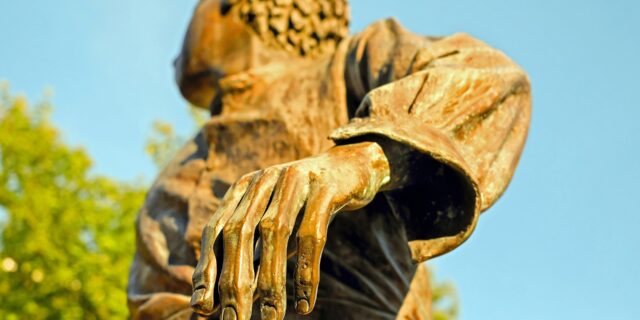 Úředníci se zase začínají k lidem chovat jako vrchnost