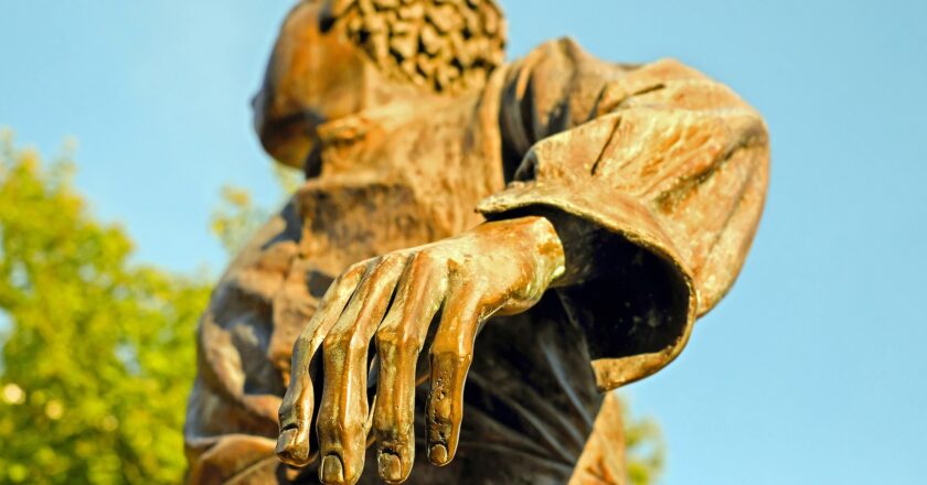 Úředníci se zase začínají k lidem chovat jako vrchnost