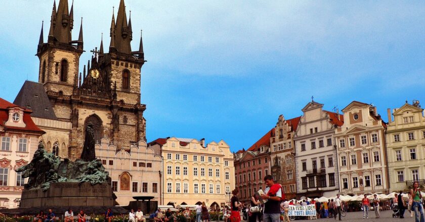 Z centra Prahy se stal velký hotel bez normálního života (II)