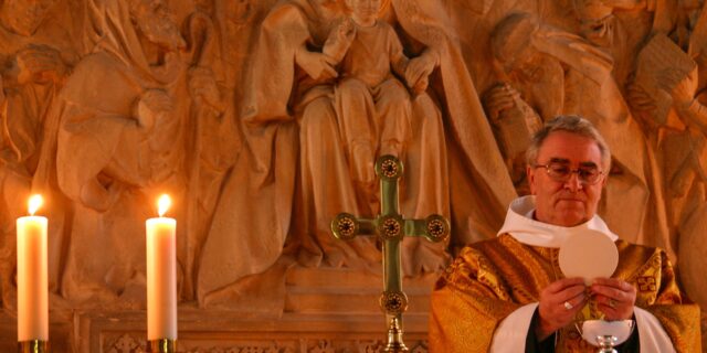 Církve inkasovaly loni od státu přes pět miliard korun