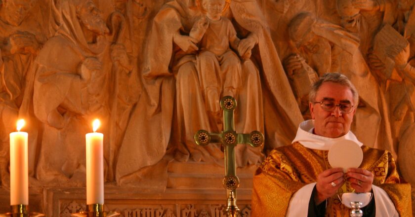 Církve inkasovaly loni od státu přes pět miliard korun