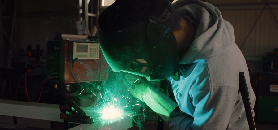 Stát slíbil v pololetí investiční pobídky za šest miliard