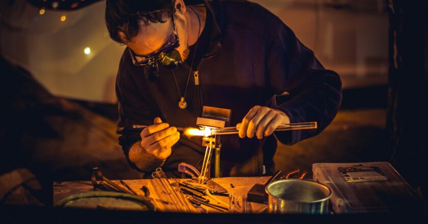 ČSÚ: Průměrná mzda šplhá ke třiceti tisícům korun