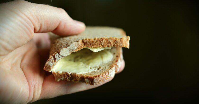 Inflace stagnuje, zdražily potraviny, máslo o polovinu