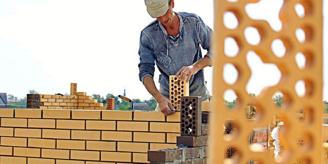 Volební programy recept na dostupné bydlení nemají