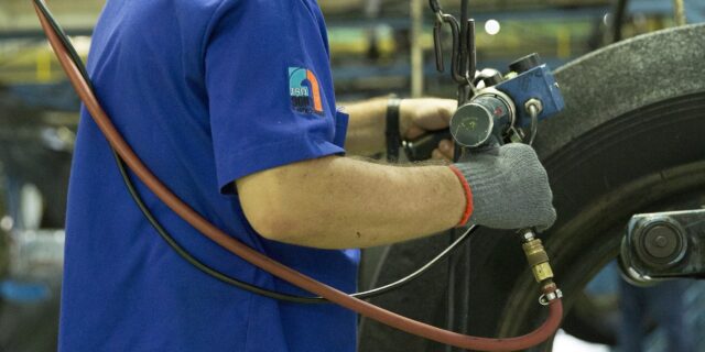 Musíme řešit strukturu pracovních pozic, ne navyšování mezd