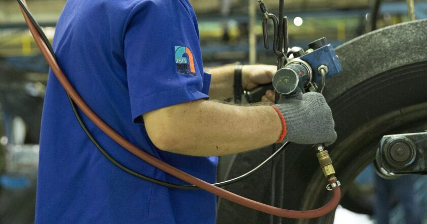 Musíme řešit strukturu pracovních pozic, ne navyšování mezd
