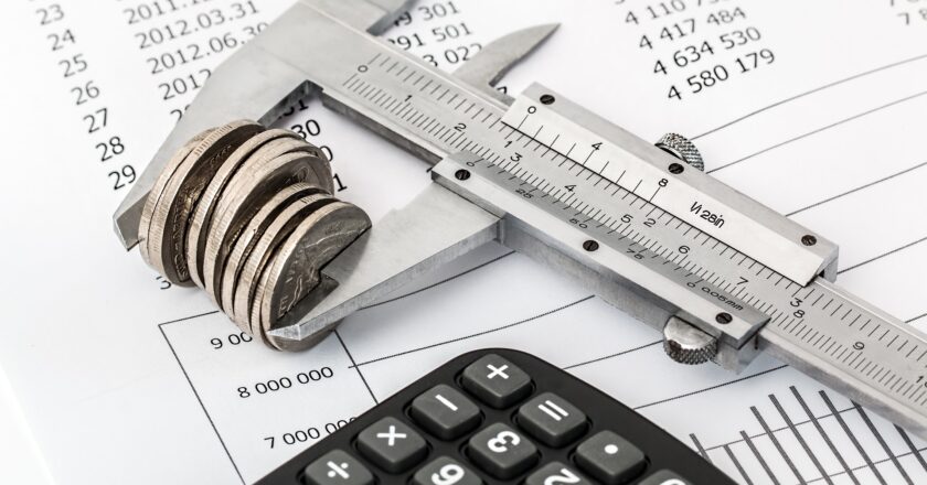 Polovina Čechů neplánuje své výdaje, nejhorší jsou stavaři