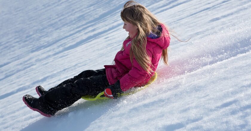 Šest z deseti Čechů musí na zimní dovolenou šetřit