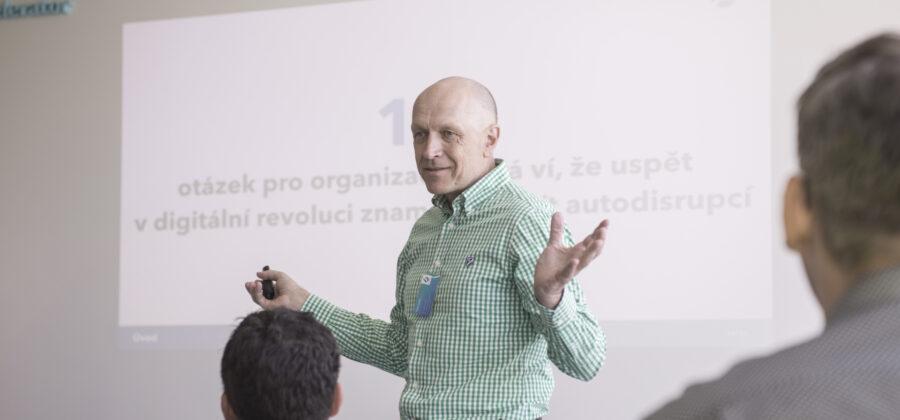 Státy opakovaně selhávají, v ekonomice nemají co pohledávat