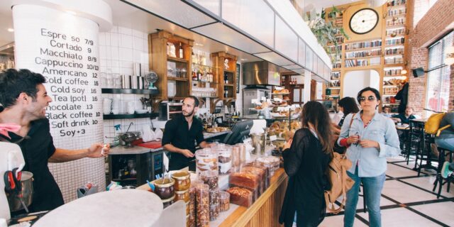 Průzkum MF: Růst HDP bude zpomalovat, ale koruna sílit