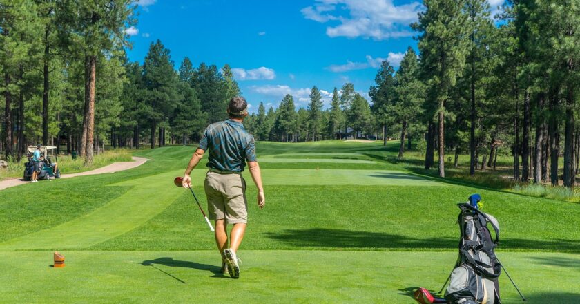 Vláda navrhuje pro lidi s vyššími příjmy daň třiadvacet procent