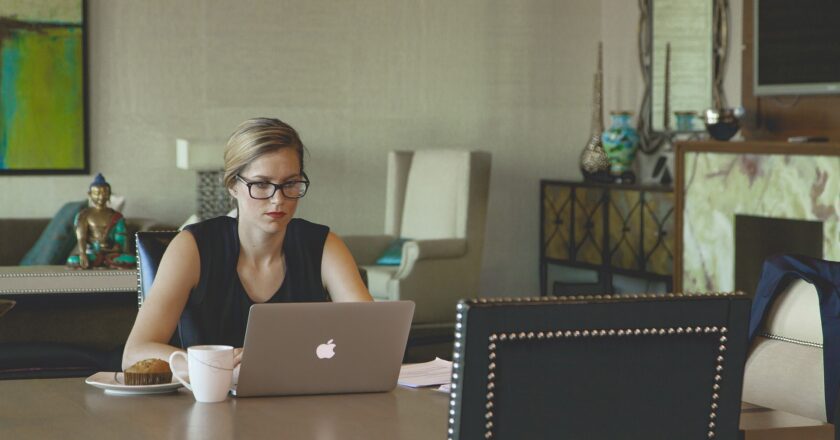 Termín pro elektronické podaní daňového přiznání je v pátek. Jaké sankce jinak hrozí?