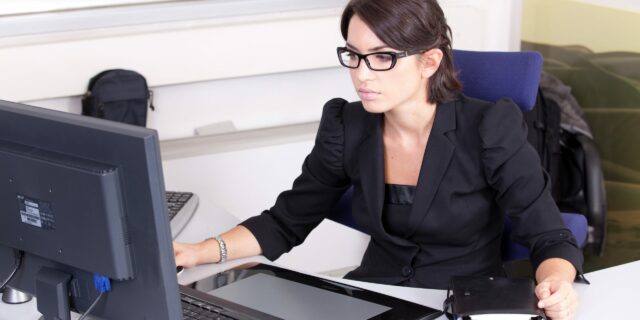 Ženy jsou často lepšími investorkami než muži. Chybí jim však sebedůvěra