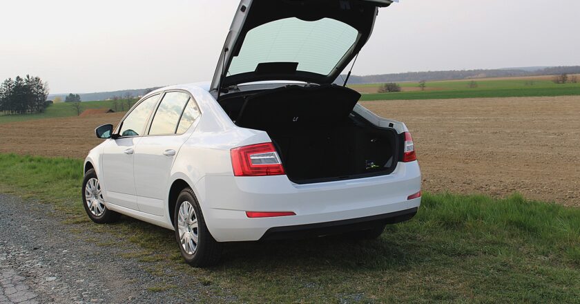 Ojetých aut na trhu ubývá a rizika pro kupující se výrazně zvyšují. Auta s kompletním prověřením proto budou stále žádanější.