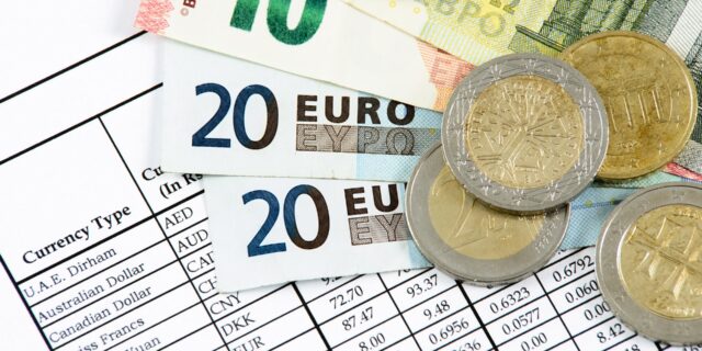 Klienti směnáren budou zřejmě moci odstoupit od smlouvy