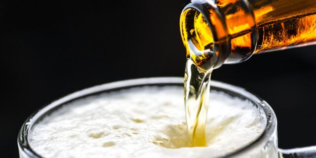 První ročník Noci pivovarů navštívily tisíce lidí. Se sládky oslavili pivovarské řemeslo