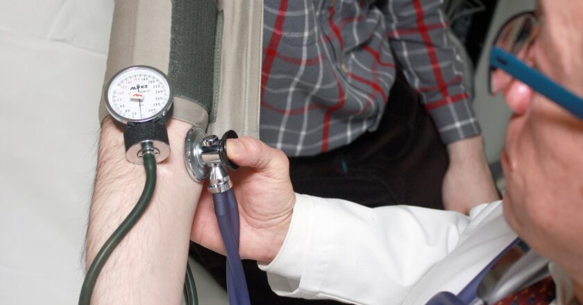 Vláda projedná zrušení projektu e-neschopenek, chce nový