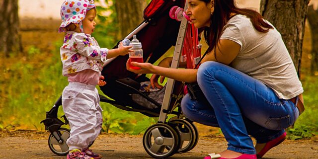 ČSSD bude chtít přidat na mzdy, rodičovskou či výbavu policie