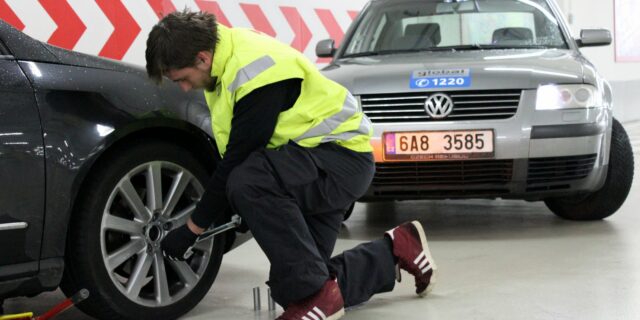 Až dvacet procent motoristů podceňuje správné obutí vozu