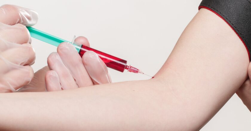 Schodek se kvůli viru zvýší na tři sta miliard, začne plošné testování