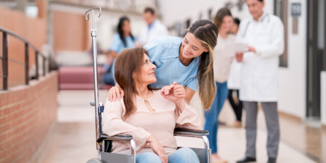 Ústavní soud se zastal invalidní ženy ve sporu s pojišťovnou