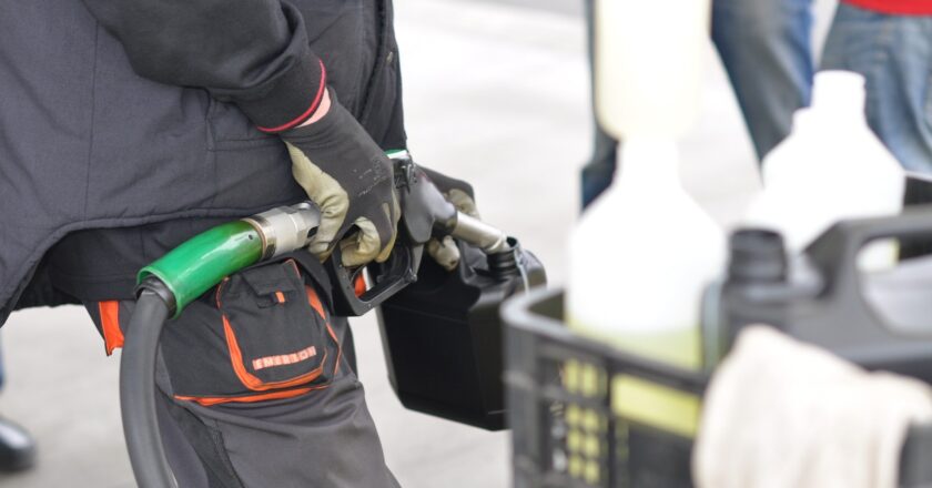 Pohonné hmoty v Česku v uplynulém týdnu dál o haléře zdražily