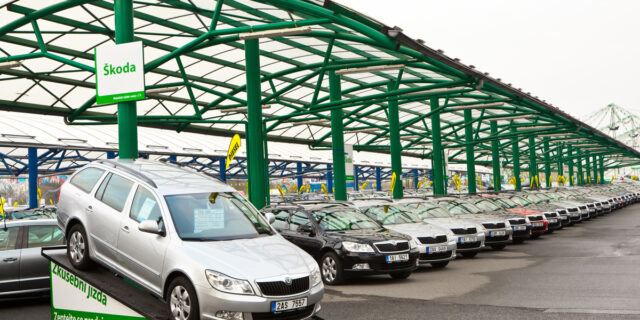 Nejčastěji inzerovaným autem roku 2018 byla 8,8 roku stará oktávka