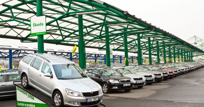 Nejčastěji inzerovaným autem roku 2018 byla 8,8 roku stará oktávka