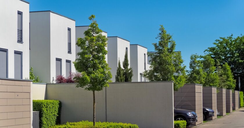 Zvyšující se náklady na bydlení stále pohání inflaci, ta v únoru vystoupala na 16,7 procenta