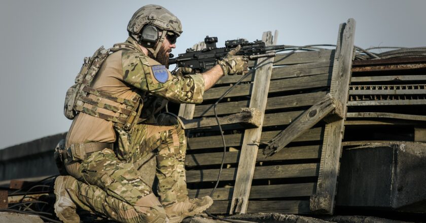 Metnar zřídil pracovní skupinu, která posoudí úspory na obraně