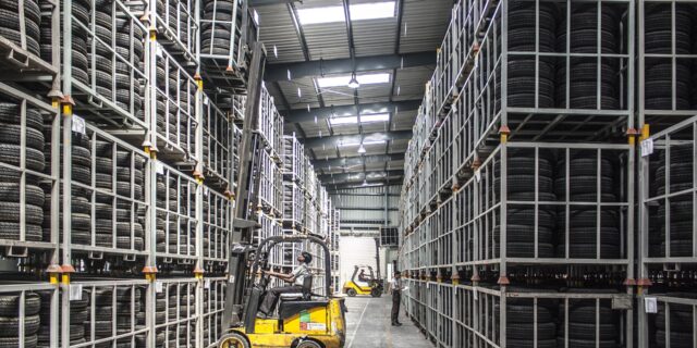 Závody v digitalizaci ženou velkoobchody k růstu