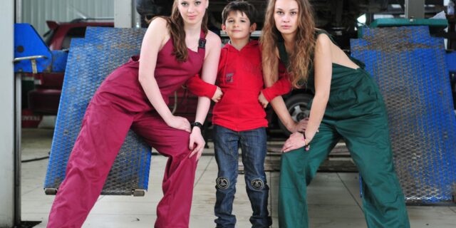 Za neočekávané opravy auta utratili loni Češi v průměru patnáct tisíc