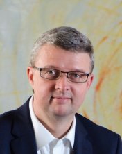 Havlíček je místopředsedou vládní RVVI a děkanem na VŠFS