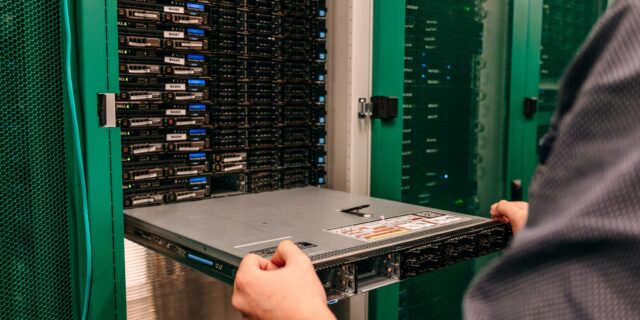 I přes regulace se čile a bez jejich vědomí obchoduje s daty uživatelů