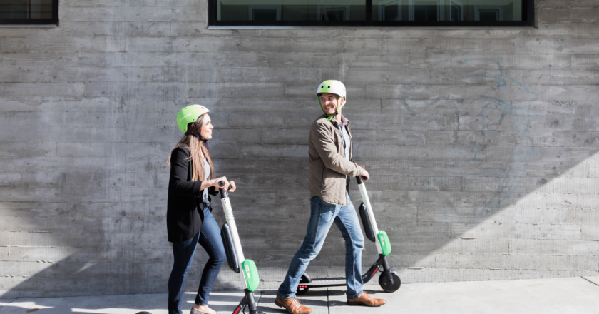 Poradna: Sedmero zásad bezpečné jízdy na koloběžce