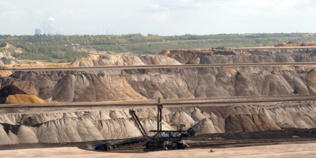 Česko dělá málo v boji proti změně klimatu, tvrdí uznávaný ekonom