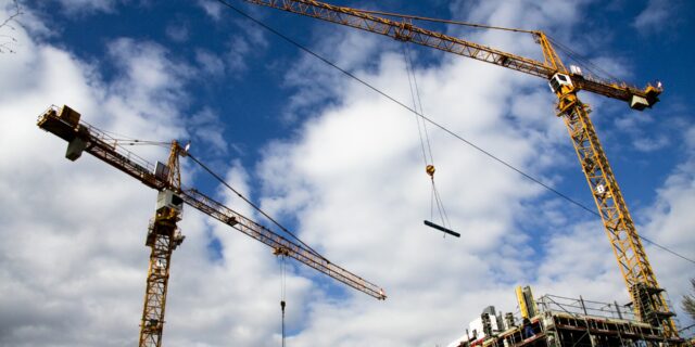 Češi mají zájem o hypotéky navzdory rostoucím cenám a tvrdším podmínkám