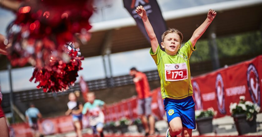 Poslanci budou pokračovat v projednávání zákonů kvůli koronaviru