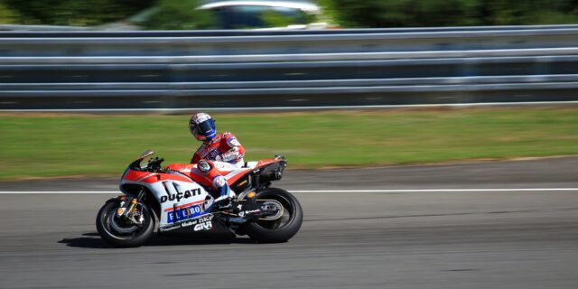 DXC Technology bere fanoušky na závodní dráhu i do boxové uličky