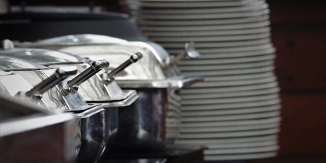 Stravenkový paušál přijde stát draho a přinese další rizika