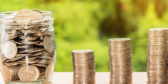 Úrokové sazby hypoték ještě mohou mírně klesnout: Vyplatí se delší fixace