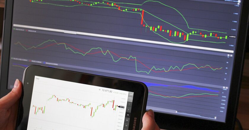 Fanta: Akciový vs. komoditní index – kdo vyhraje letošní stíhací závod?