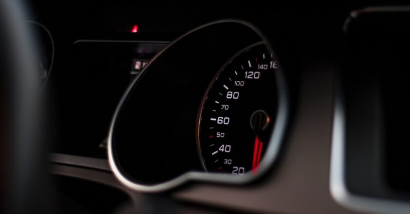 Nabízení služeb stáčení tachometrů na internetu