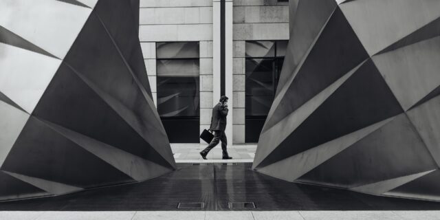 Zaostávání rozvíjejících se trhů je způsobeno horší dynamikou korporátních zisků