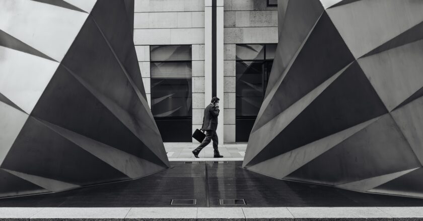 Zaostávání rozvíjejících se trhů je způsobeno horší dynamikou korporátních zisků