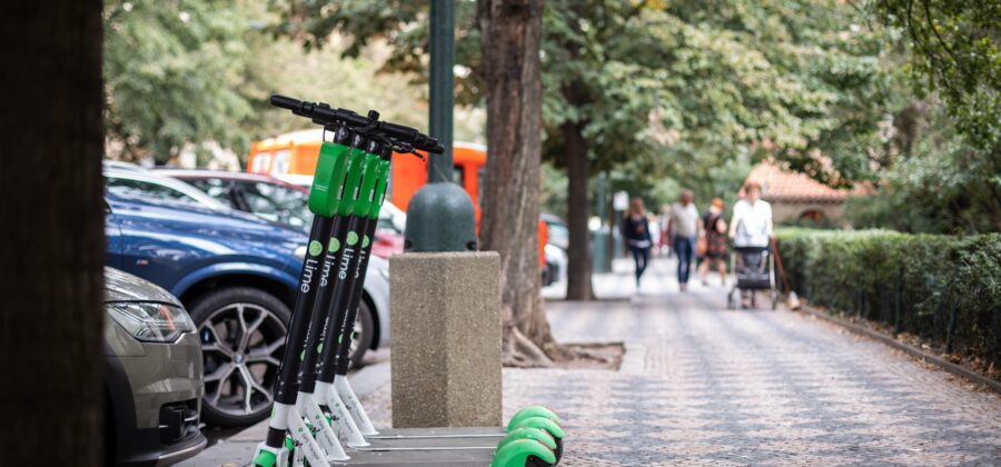 V době uzavírek v Praze vzrostl počet jízd na koloběžce o dvacet procent